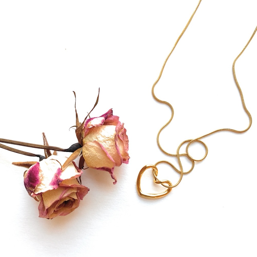 Floating heart necklace rust proof gold stainless steel. Adjustable 17” chain.